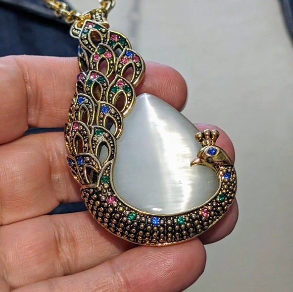 18k Gold Plated Large White Glass Teardrop Rhinestone Peacock Pendant Necklace - Picture 4 of 9